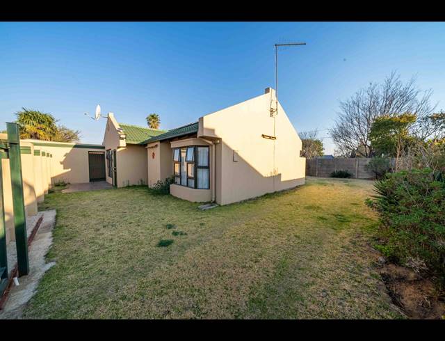 2 BEDROOM FREESTANDING FOR SALE IN HUNTINGDON